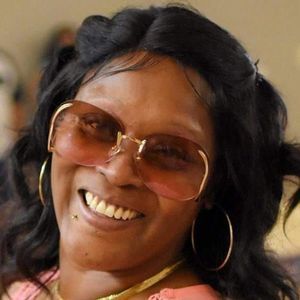 Meet your Posher, Maxine